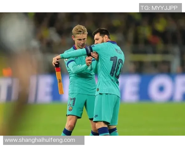 素人玩家看足球球星精彩瞬间 发现足球魅力与球场背后的故事